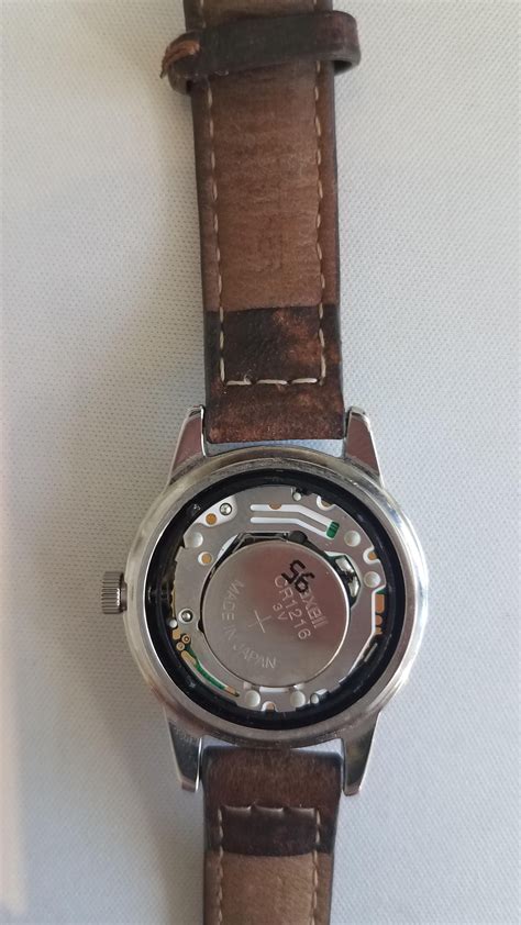 Stubborn caseback won't snap back on : r/watchrepair 